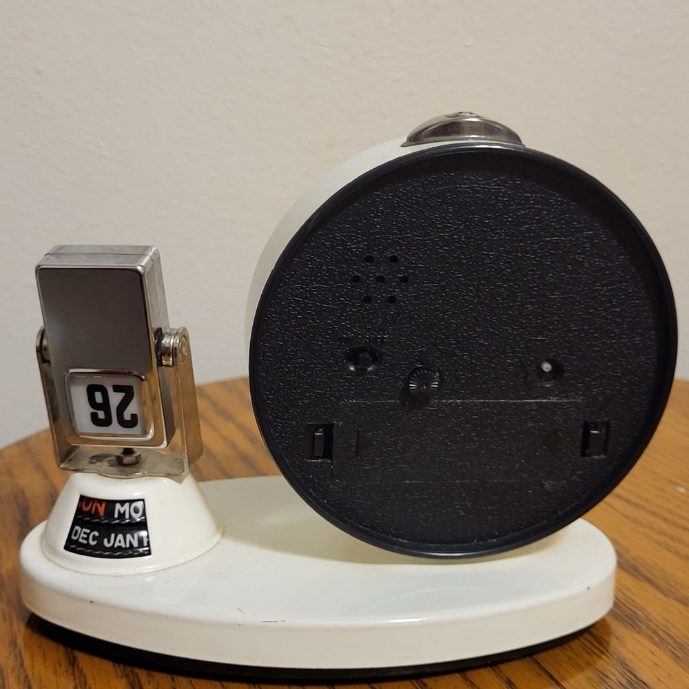 Table Clock - Picture 2 of 2